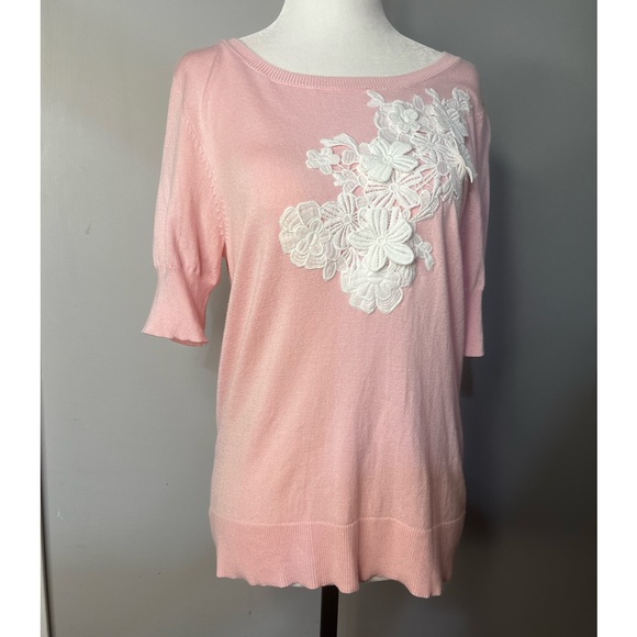 Laura Petites NWOT Soft Pink Sweater w/ Gorgeous White Flower Embellishments!! - Picture 5 of 10